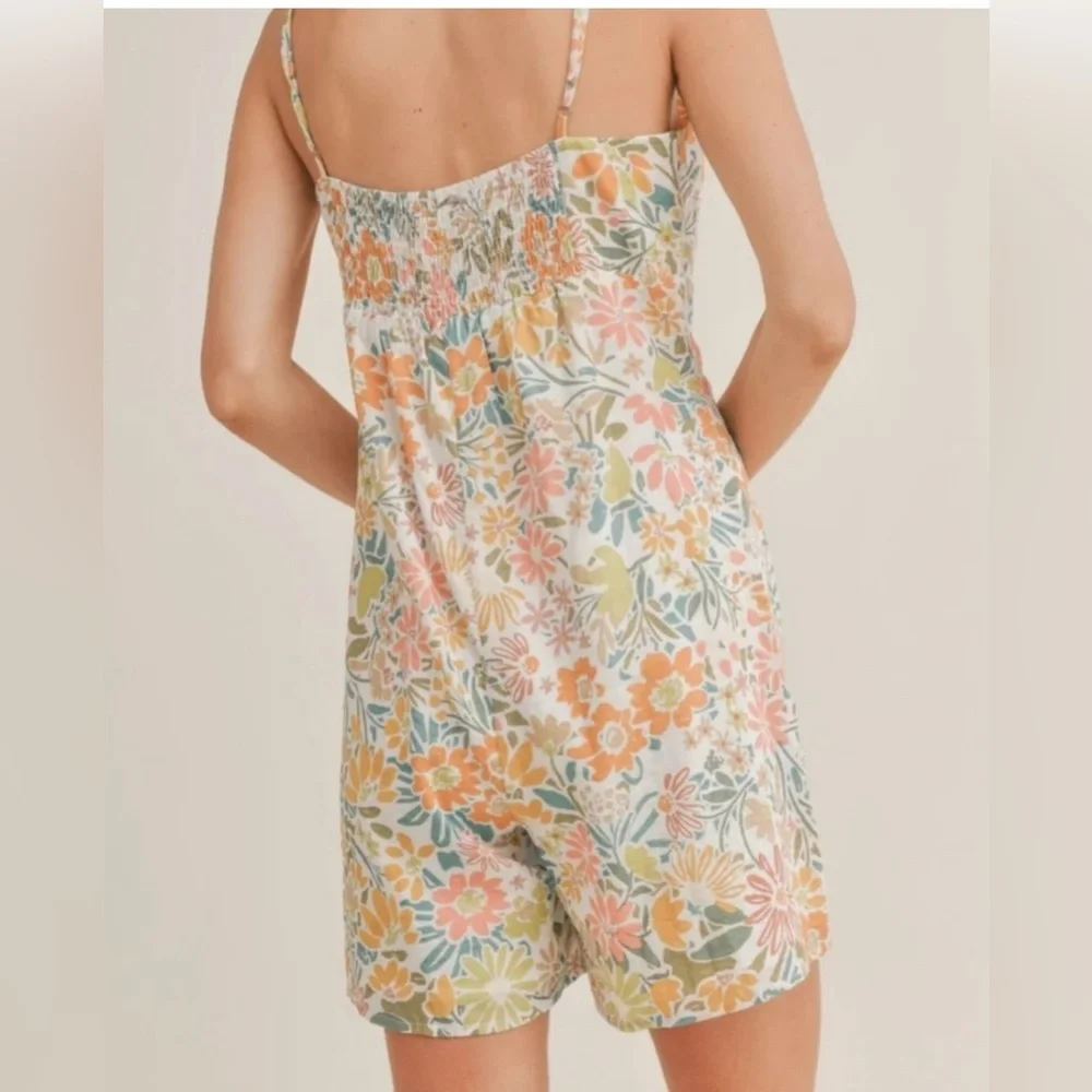 Floral Romper w/ tie closure - Picture 3 of 7
